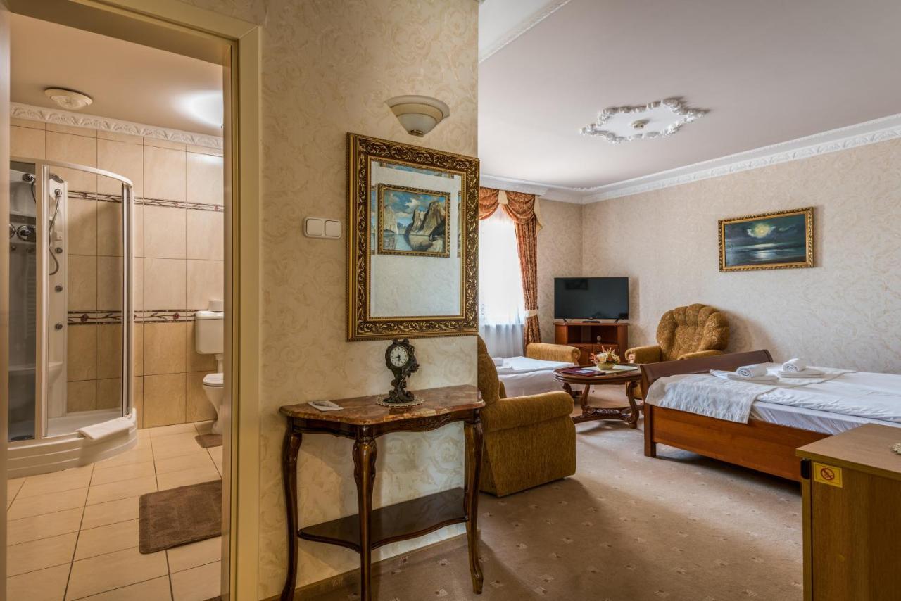 Hotel Bibic Es Tueskevar Etterem Es Horgaszto Nyiregyhaza Exterior photo