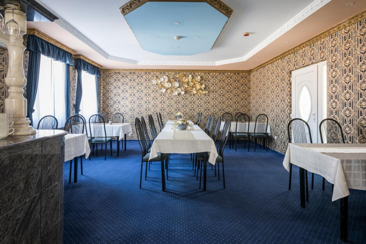 Hotel Bibic Es Tueskevar Etterem Es Horgaszto Nyiregyhaza Exterior photo