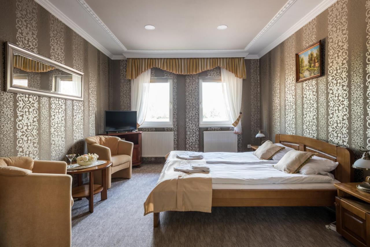 Hotel Bibic Es Tueskevar Etterem Es Horgaszto Nyiregyhaza Exterior photo